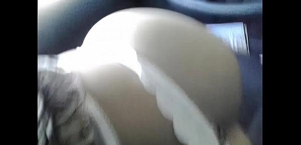 Empregada mamando no meu carro